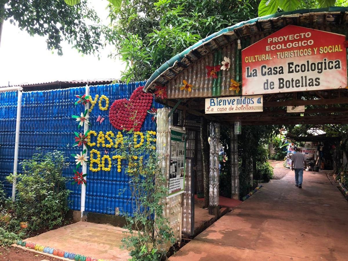 Hostel El Amanecer Пуерто Игуасу Екстериор снимка