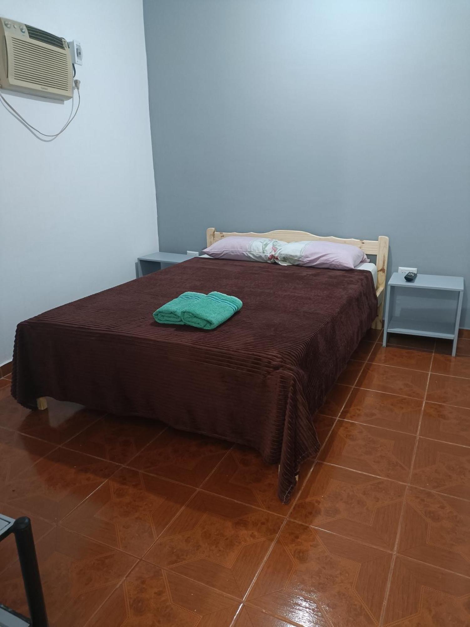 Hostel El Amanecer Пуерто Игуасу Екстериор снимка