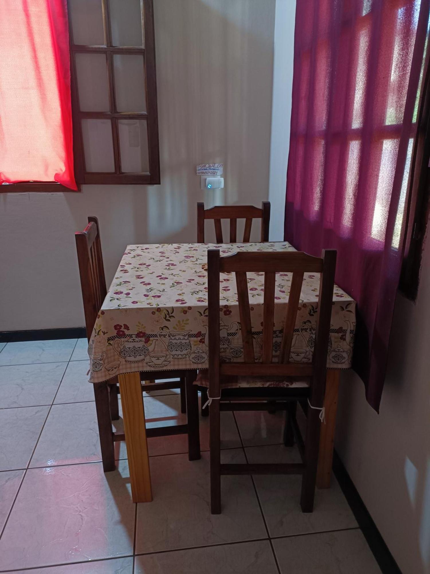 Hostel El Amanecer Пуерто Игуасу Екстериор снимка