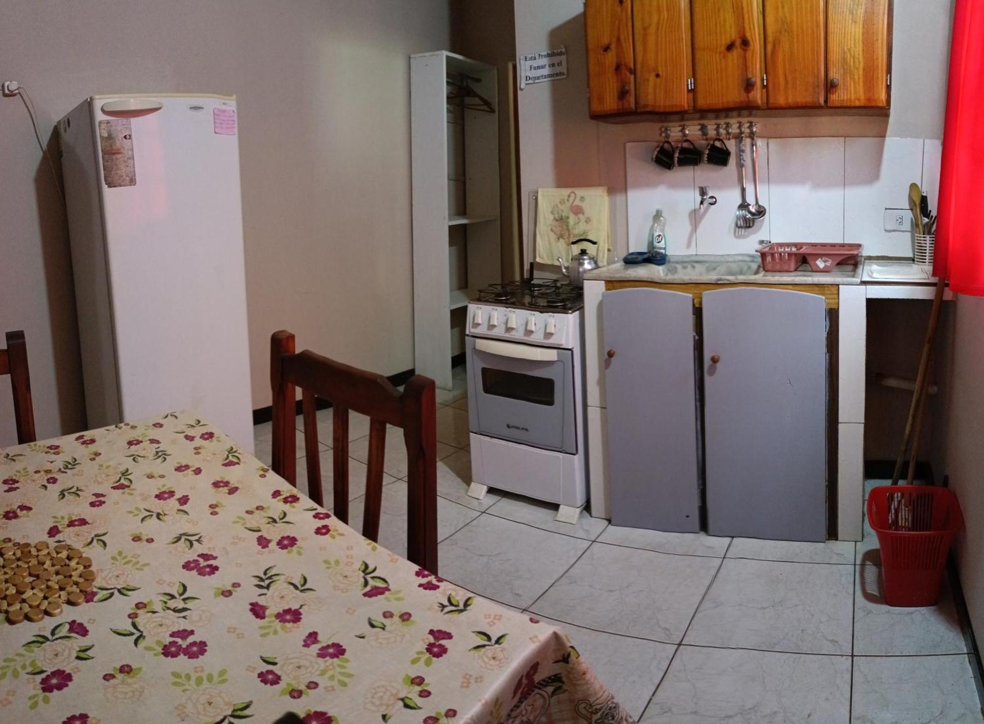 Hostel El Amanecer Пуерто Игуасу Екстериор снимка