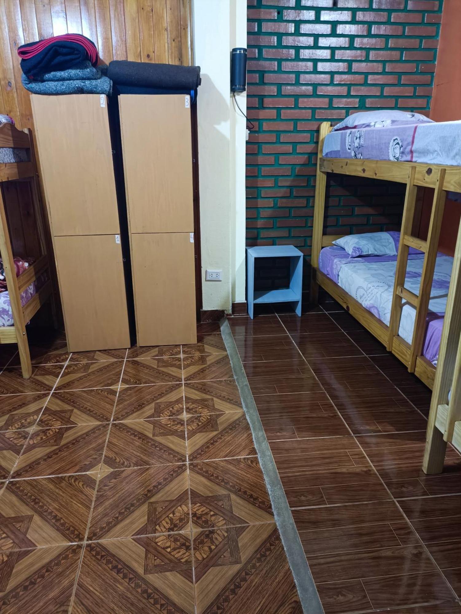 Hostel El Amanecer Пуерто Игуасу Екстериор снимка