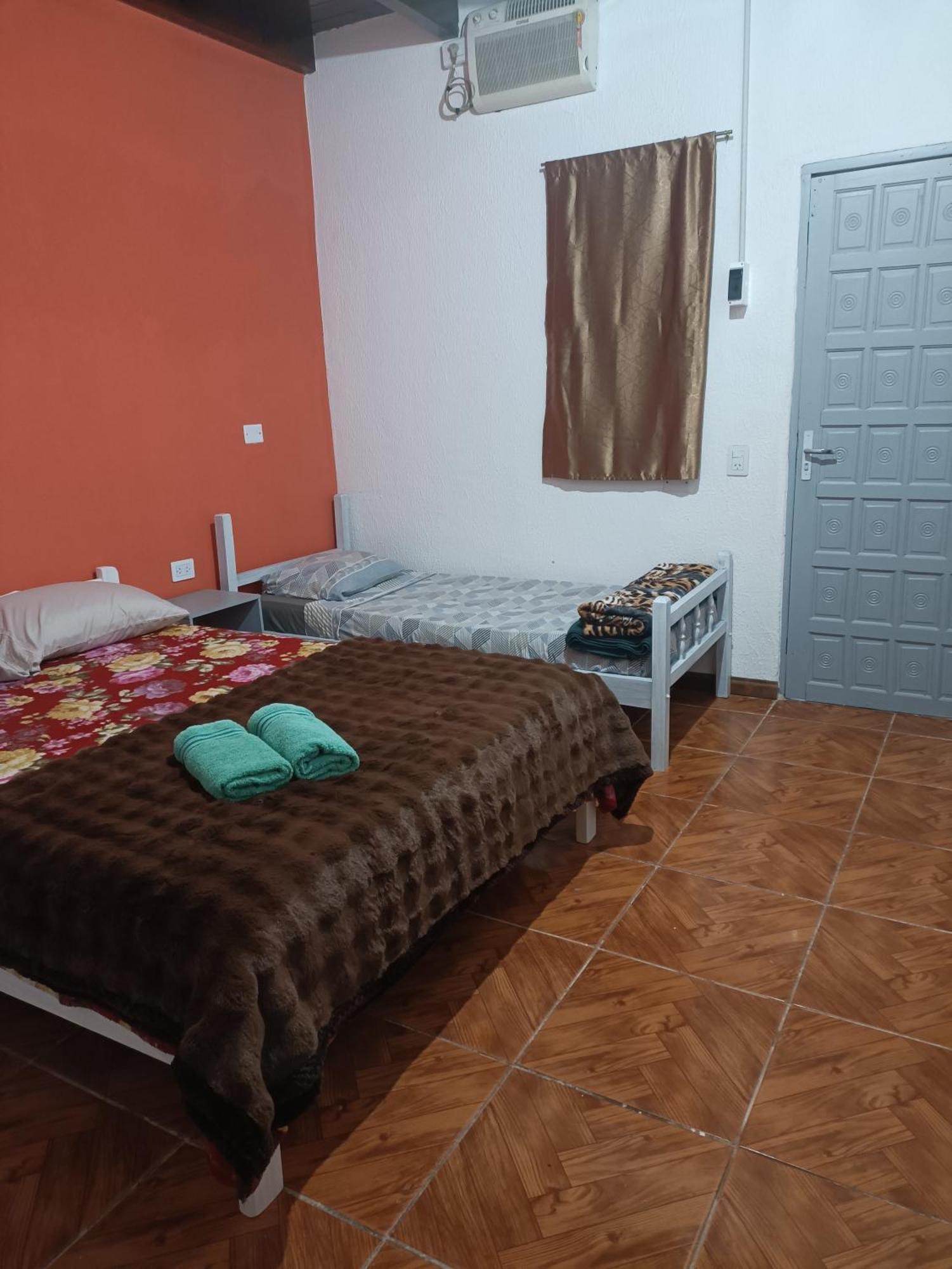 Hostel El Amanecer Пуерто Игуасу Екстериор снимка